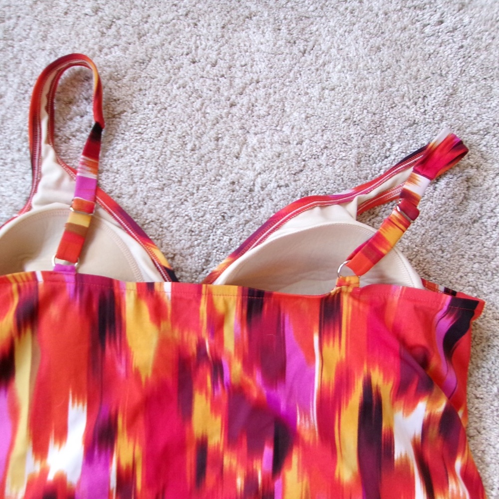 Penbrooke Takini Swim top Size 20 Ruched sides - Picture 4 of 5